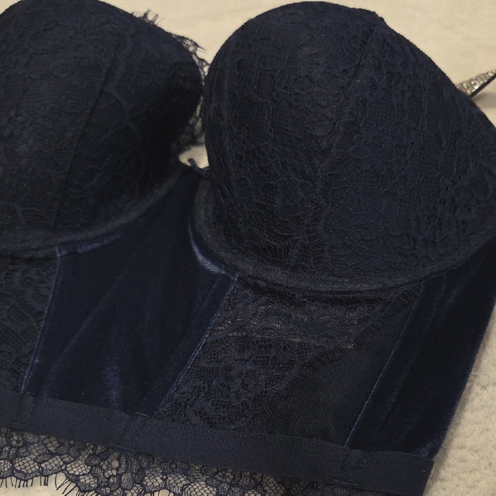 Victoria's Secret Black Lace Velvet Bra with Sparkling Straps - Picture 4 of 8